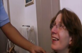 XXX स्लिम लड़की के साथ नग्न बट पर के सेक्सी फिल्म भेजो सेक्सी वीडियो में लॉन