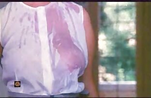 XXX सुनहरे बालों वाली लेता है बंद सफेद बागे जबकि शेष के साथ नंगे पैर सेक्सी बीएफ फिल्म हिंदी में
