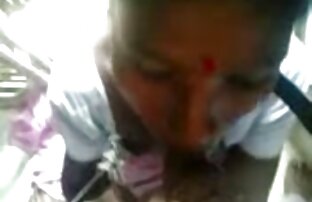 XXX नग्न Mulatka सेक्सी फिल्म हिंदी में सेक्सी फिल्म पर एक चमड़ा सोफे