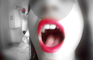 XXX एक निपुण फूहड़ caresses खुद पर सेक्सी फिल्म वीडियो में हिंदी के बिस्तर