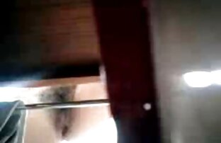 XXX नग्न सेक्सी मूवी पिक्चर हिंदी में सोता है जबकि उसके पति गोली मारता है उसके